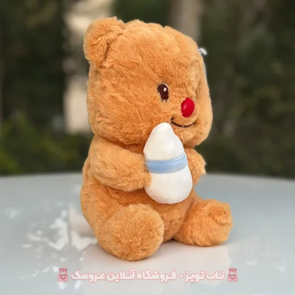 عروسک خرس شیشه شیر به دست